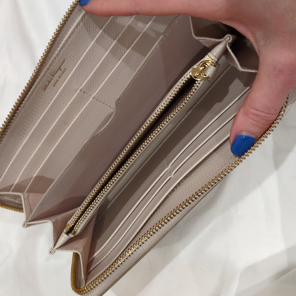 Salvatore Ferragamo Cream Beige Zip Around Wallet With Box - Picture 7 of 17